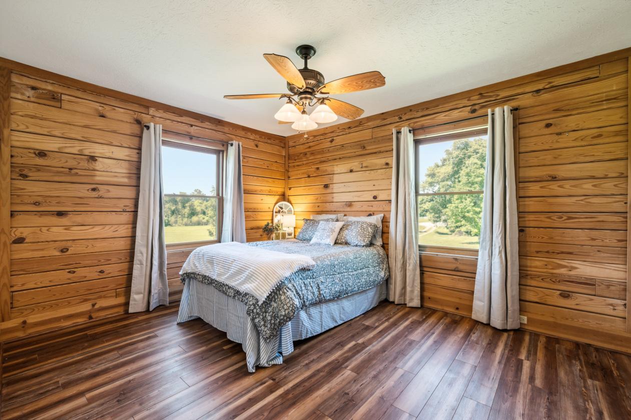 Log cabin nestled on 8.2 picturesque acres - photo 19