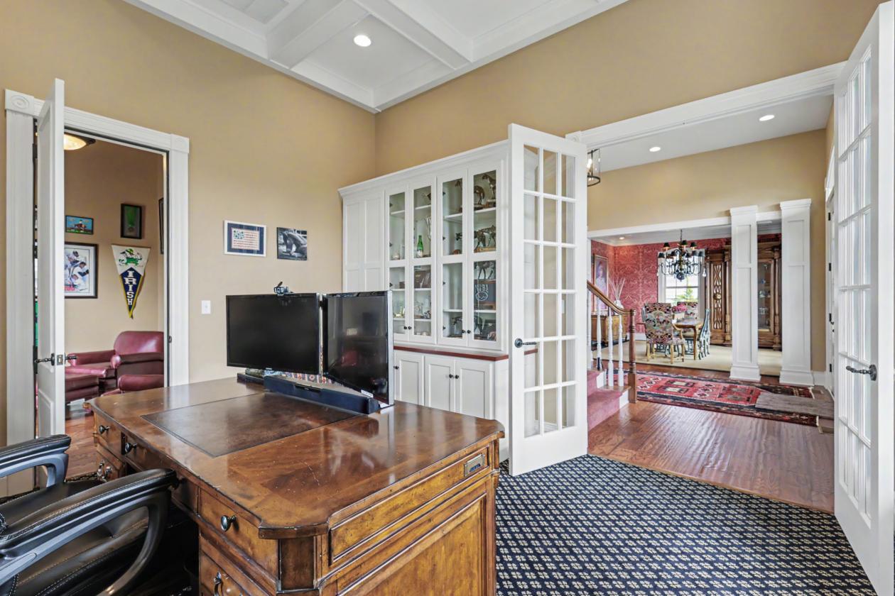ONE-OF-A-KIND 10 ACRE EQUESTRIAN ESTATE - photo 19
