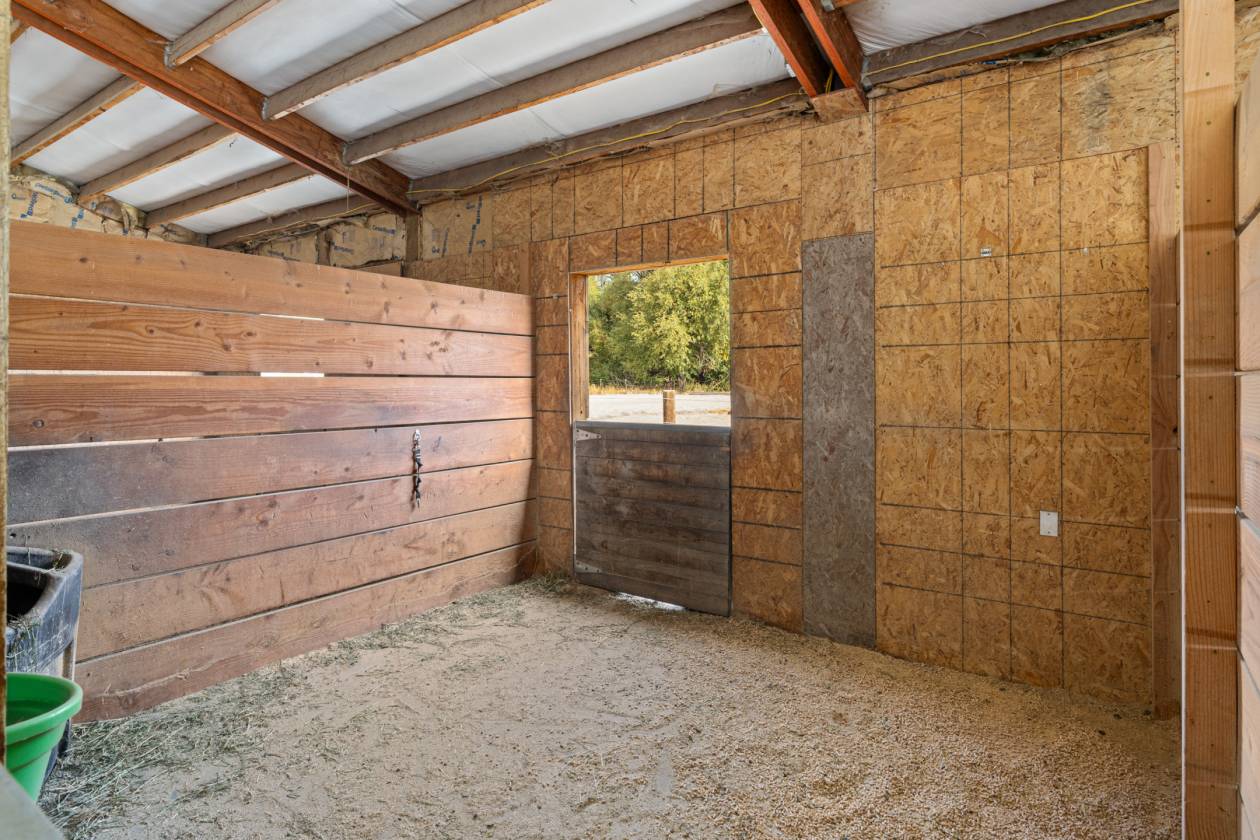 Horse Lovers Dream - Everything you need on 3.5 Ac - photo 13