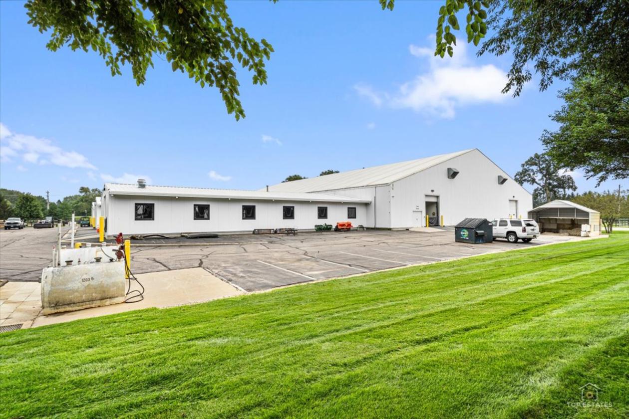 Truly exceptional world-class equestrian facility - photo 25