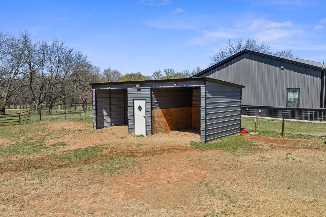 Home, Shop, Horse Barn on 25 acres - photo 30