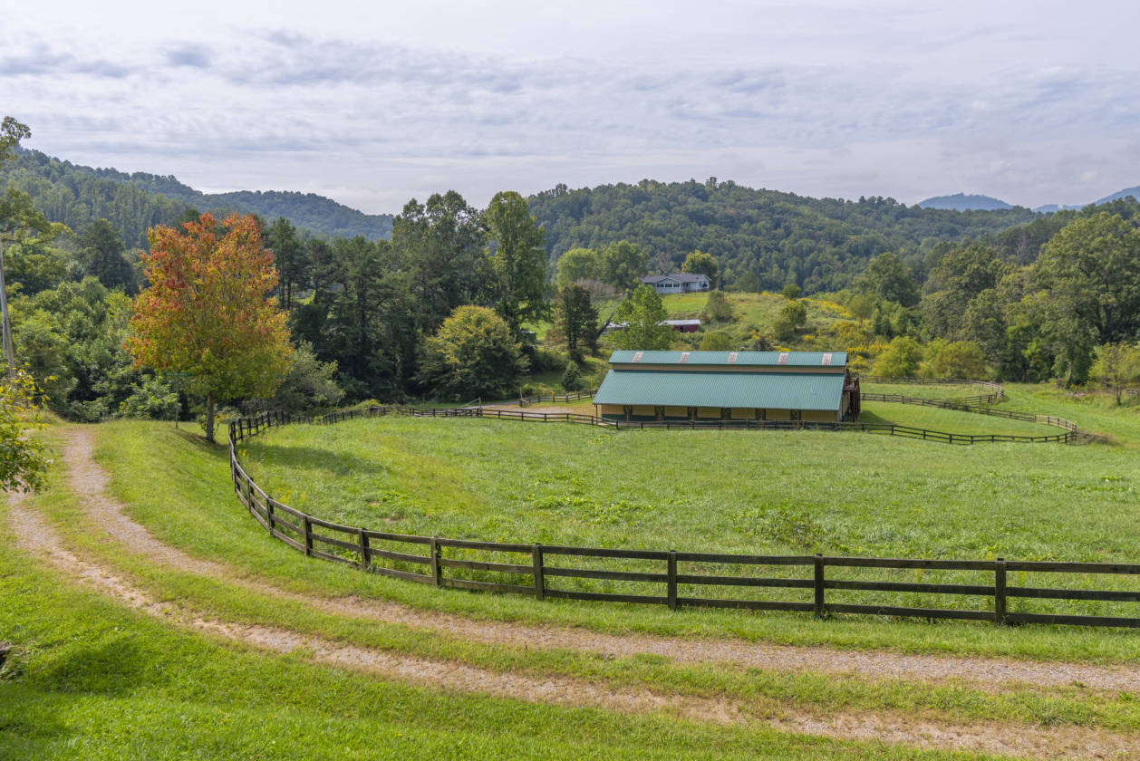 Private 26 acre equestrian retreat with breathtaking mountain views