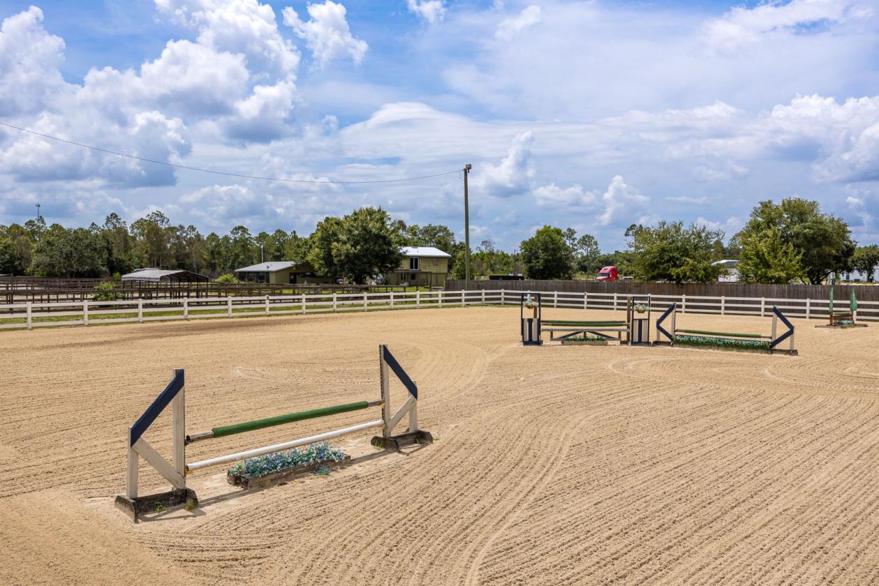 Upgraded equestrian estate on 5 acres - photo 13