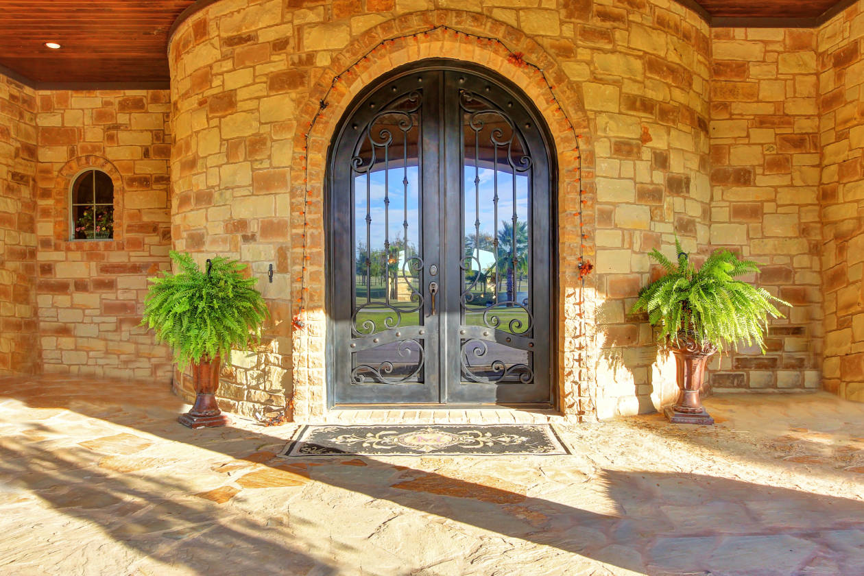 Austin area luxury equestrian estate with separate guest house on