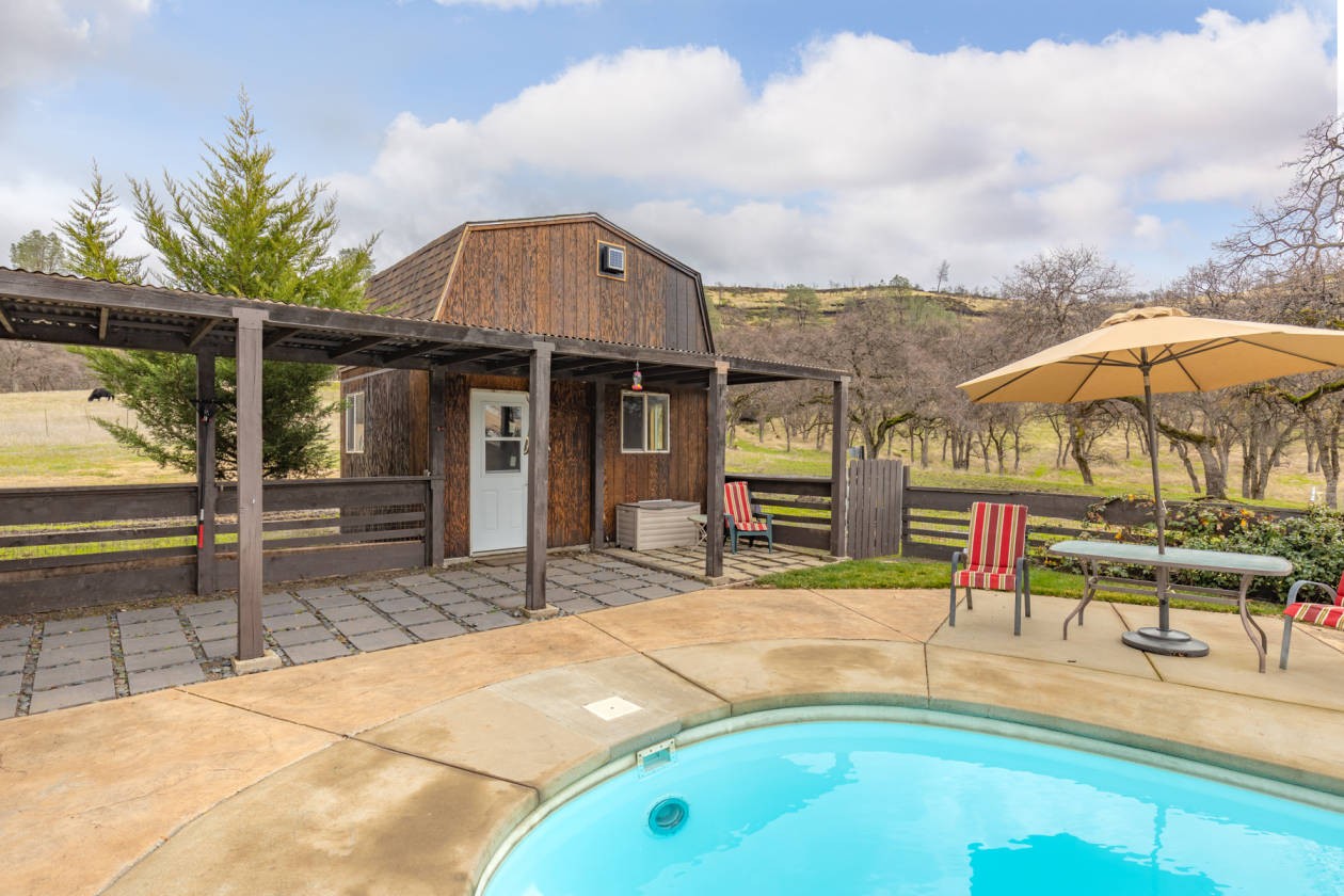 Butte Valley, CA Horse Property for sale! 5 Stalls.... Oroville