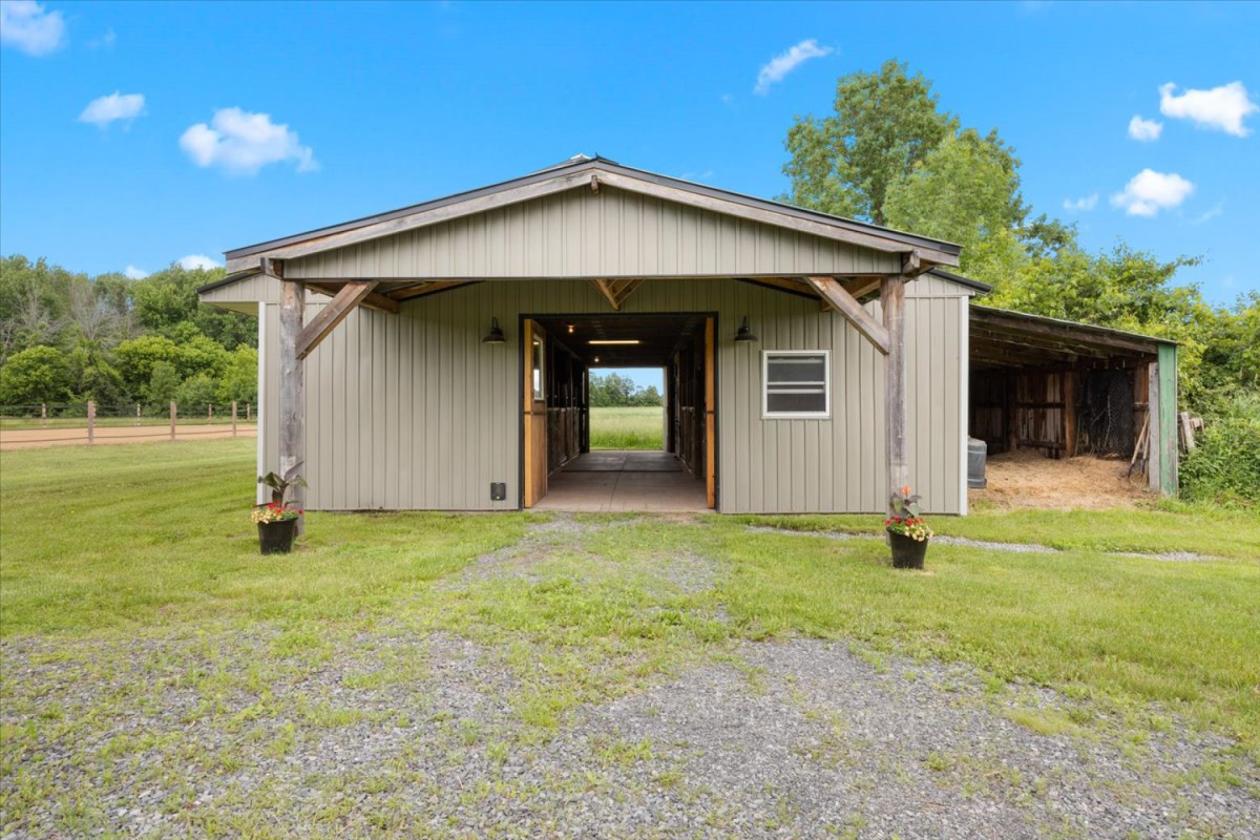 Turn Key 25.99 Acre Equestrian Property! - photo 26