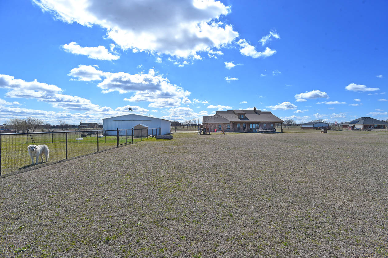CustomBuilt Home on 5+ Acres with 4Stall Horse Barn/Tack... Sanger, Denton County