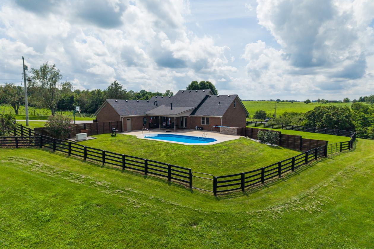 Private Estate Home w/Pool, Barn & Geothermal - photo 2