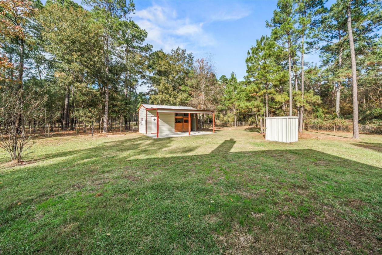Beautiful country estate on over 4.75 acres - photo 24