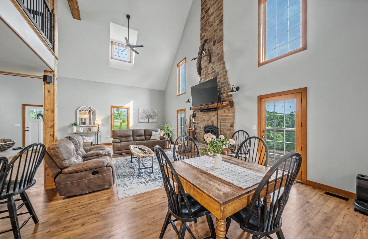 Luxury Estate with great views and privacy - photo 15
