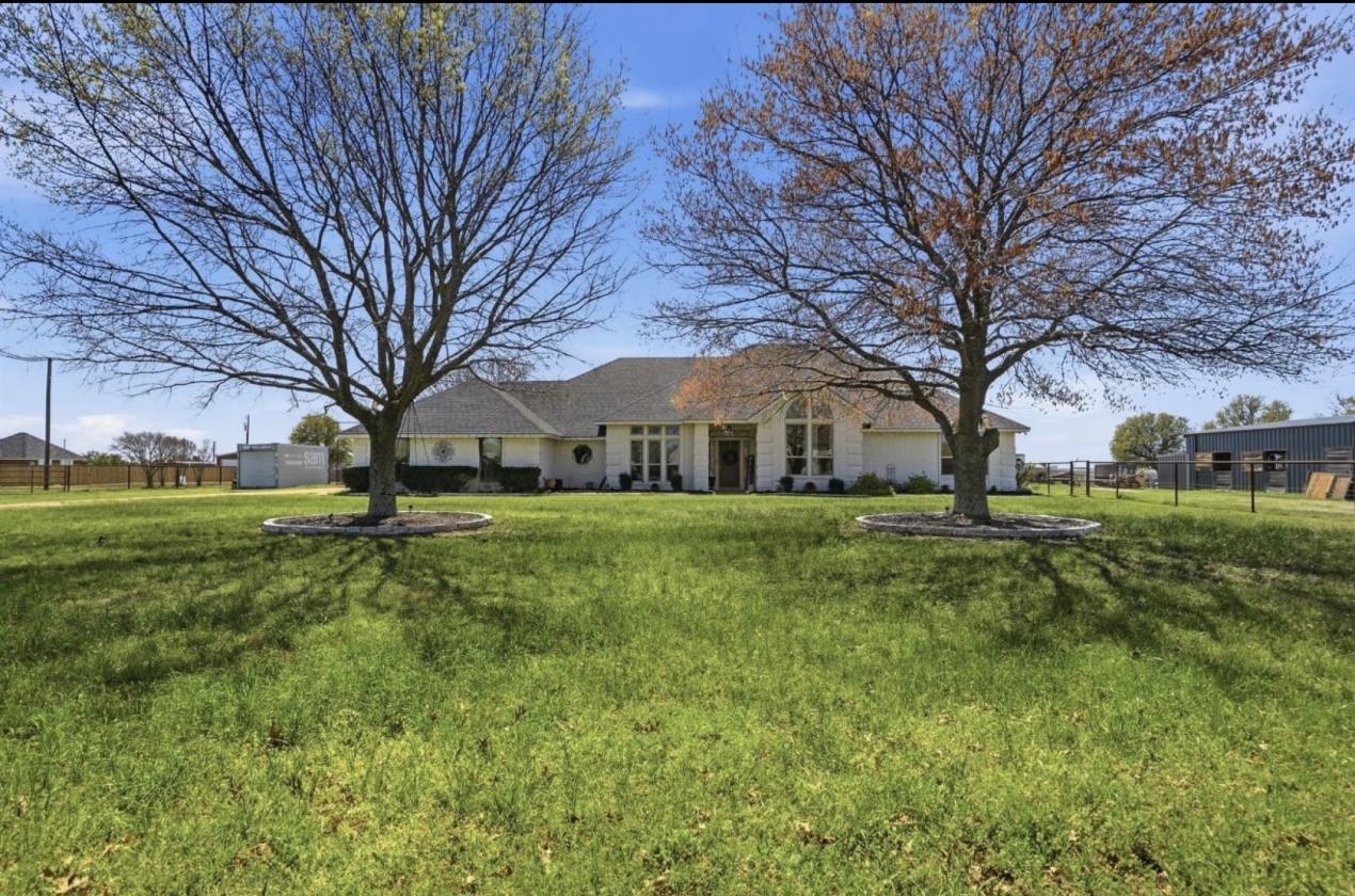 Gorgeous Parker County Ranchette on Nearly 3 acres - photo 1