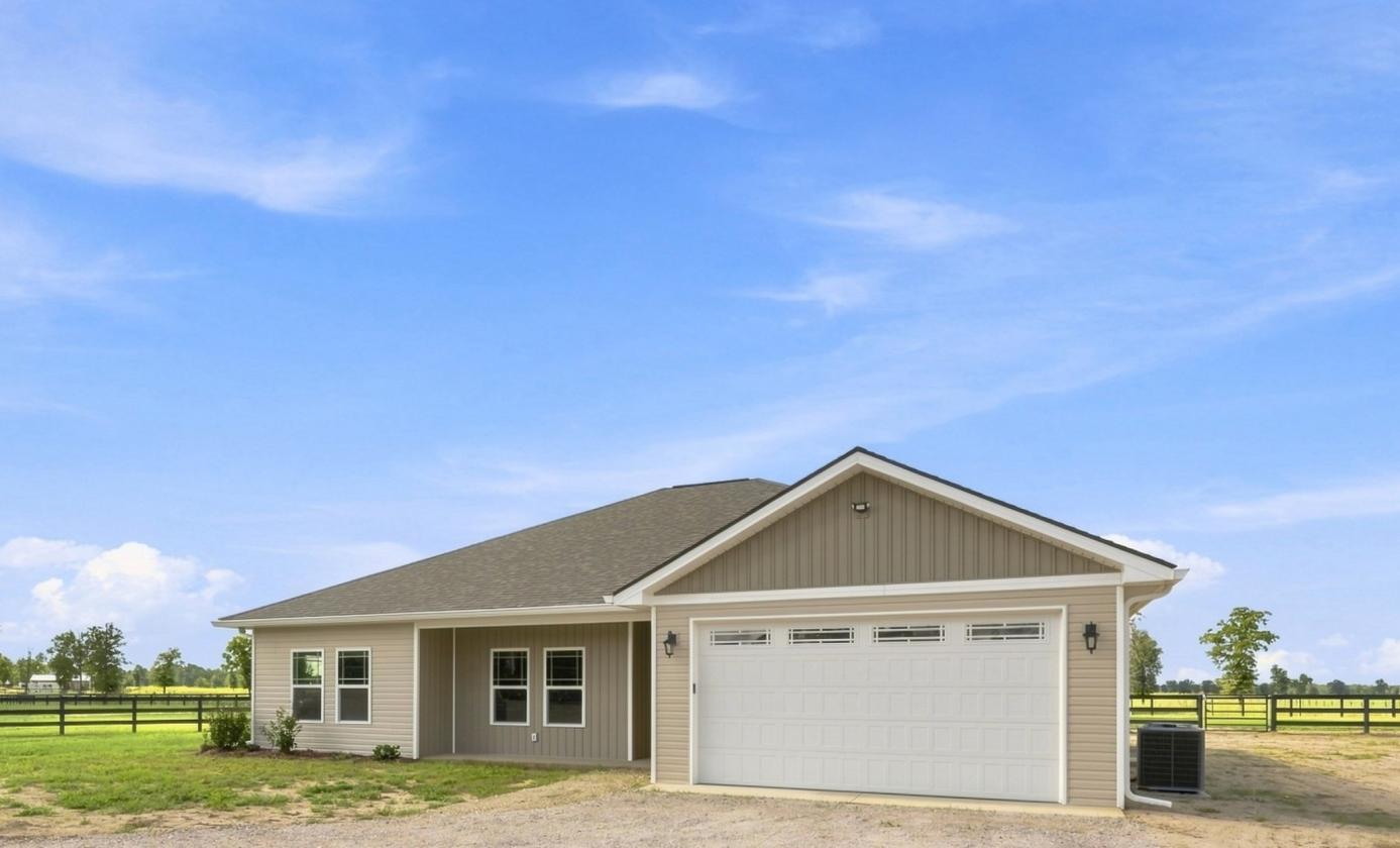 New Move-In Ready Equestrian Home on 8.72 Acres - photo 1