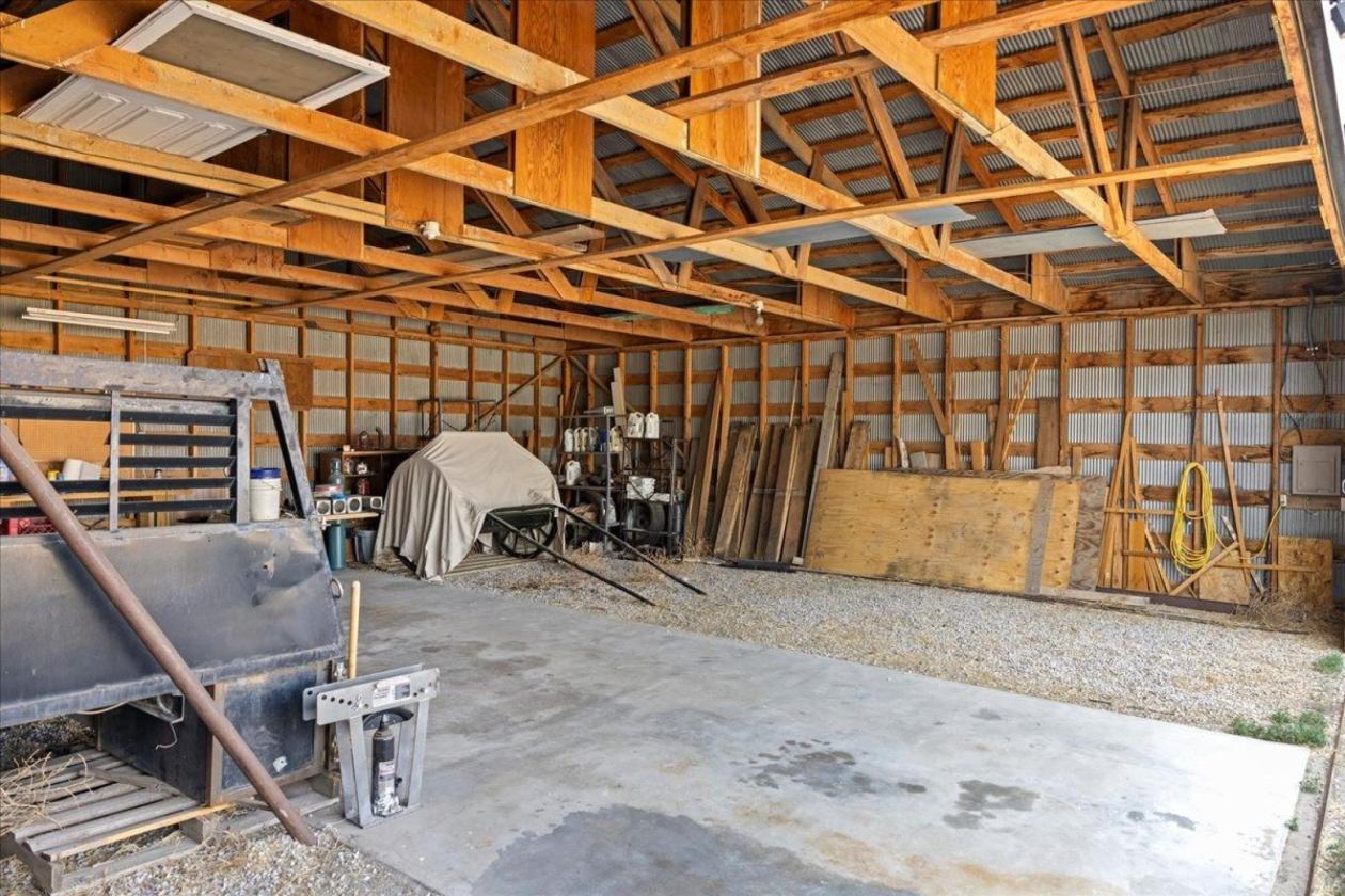 Meticulously-Maintained Horse Property - photo 26