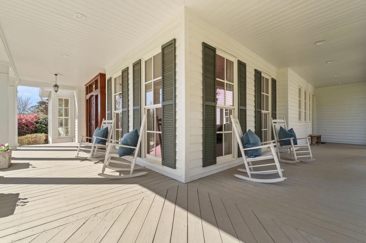 Luxury Farmhouse Equestrian Estate - photo 4