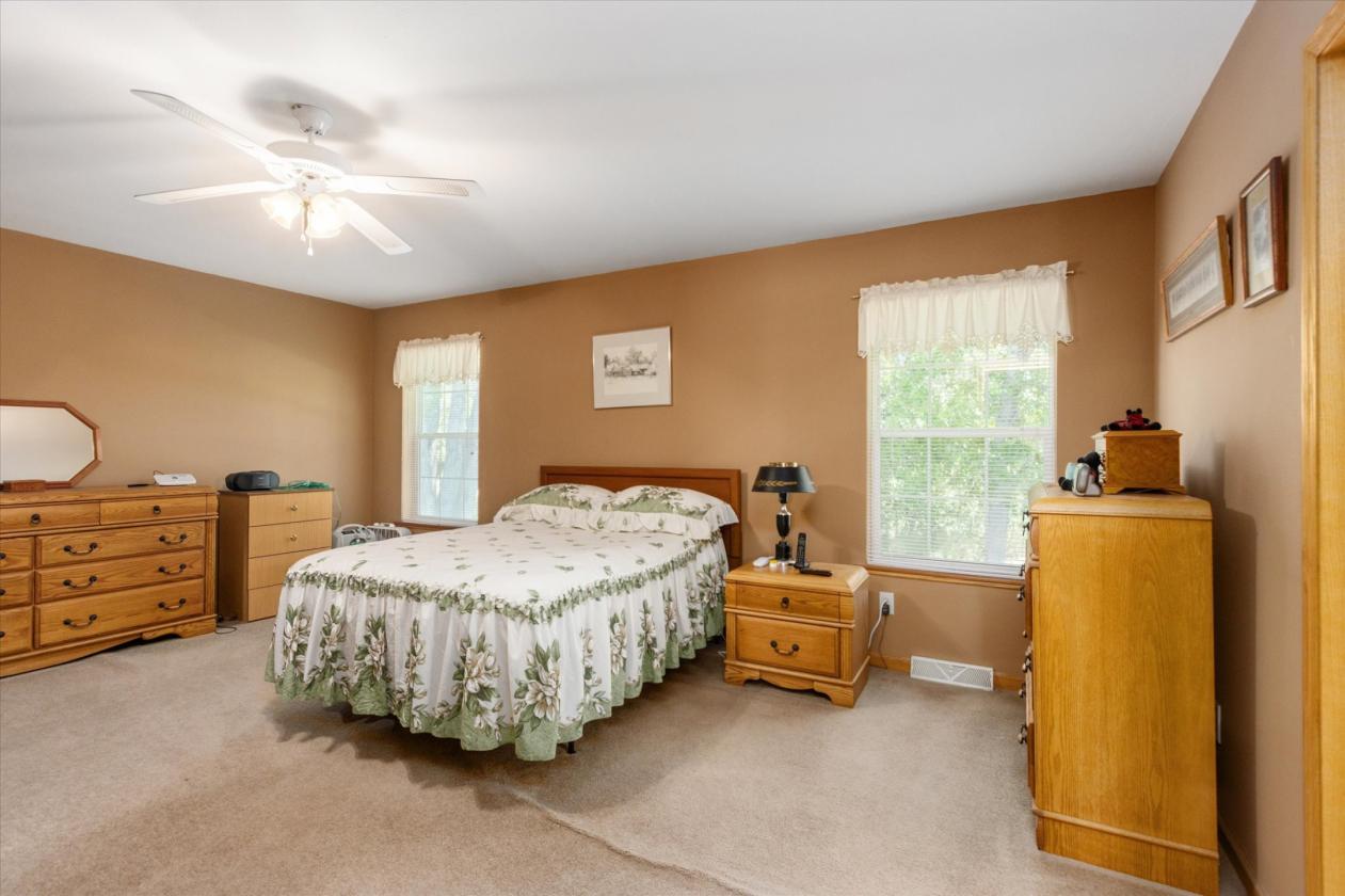 MULTI-GENERATIONAL horse property - photo 9
