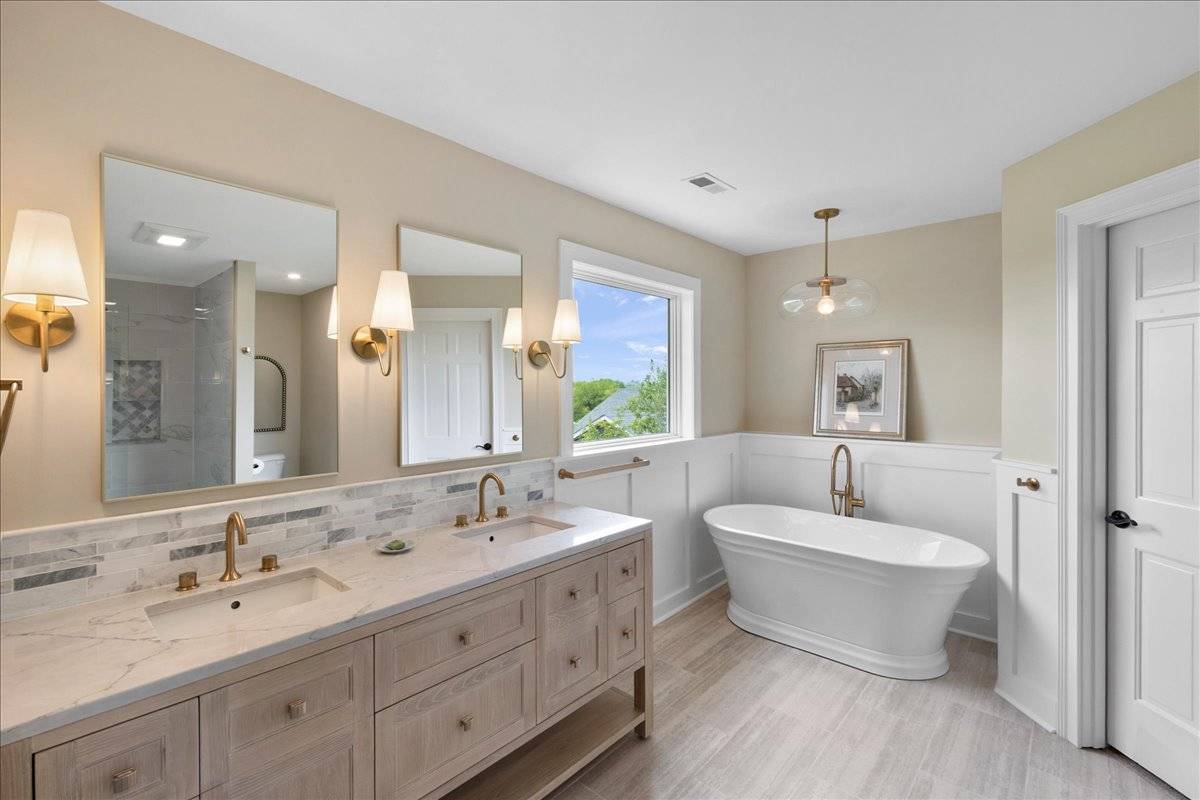 Storybook Charm Meets Modern Luxury on 20 Acres - photo 11