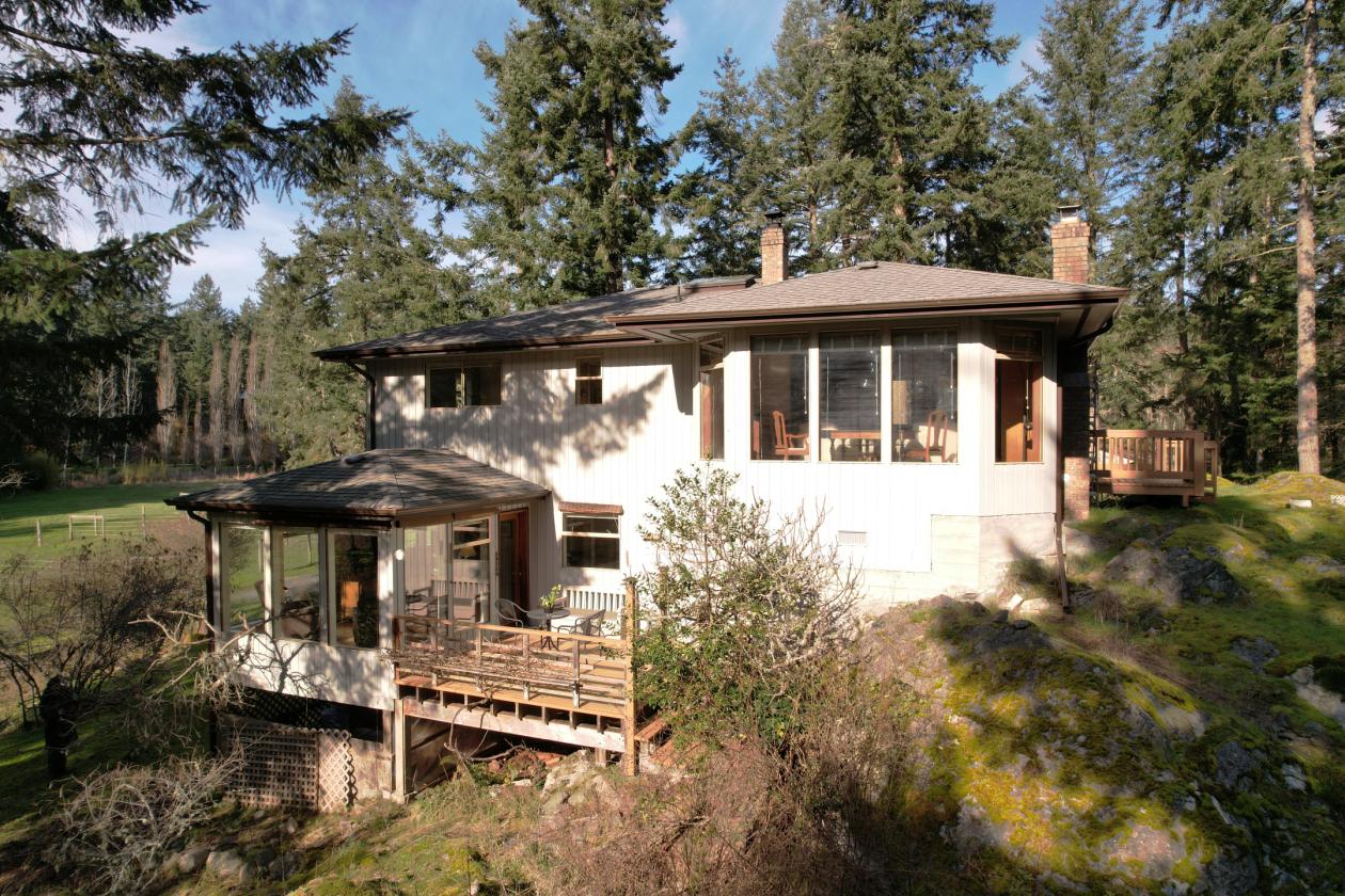 Salt Spring Island Hobby Farm Perfect for Horses!! - photo 15