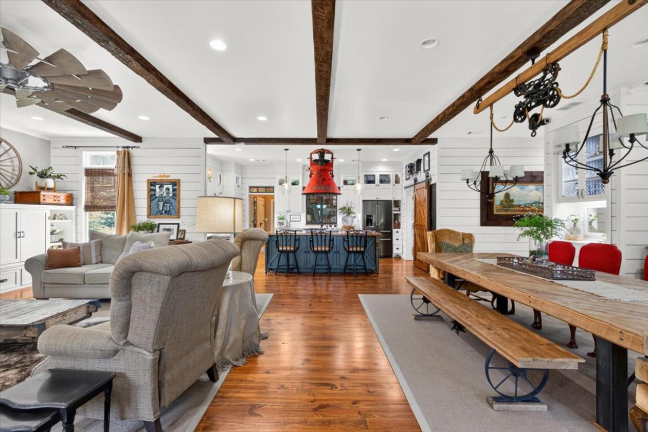 Luxury equestrian estate with 2 guest quarters - photo 13