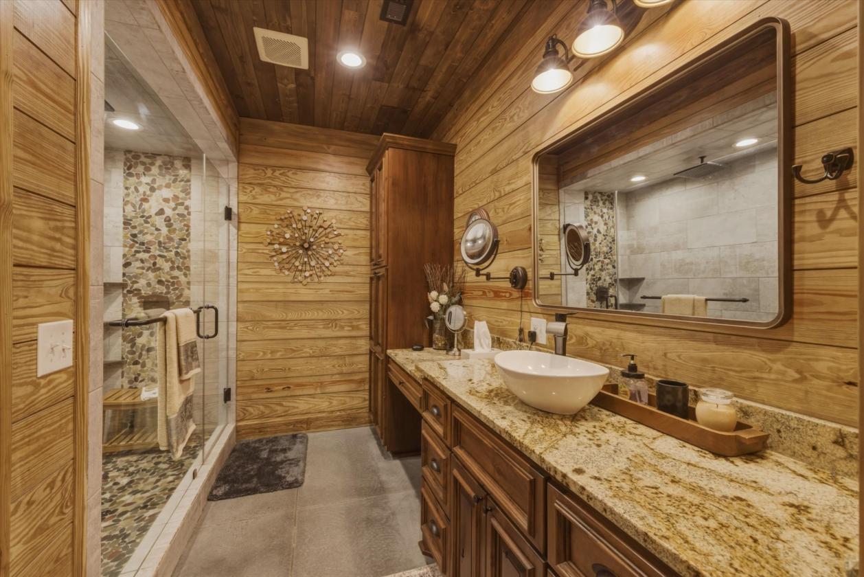 7 Acre Horse/Hobby Farm with Craftsman Style Home - photo 17