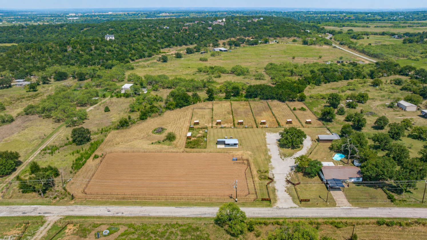Fully Furnished Horse Property - Arena - Pool - photo 1
