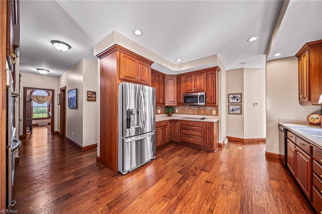 EQUESTRIAN COUNTRY ESTATE WITH CUSTOM HOME & BARN ON BEAUTIFUL PARK-LIKE SETTING - photo 24