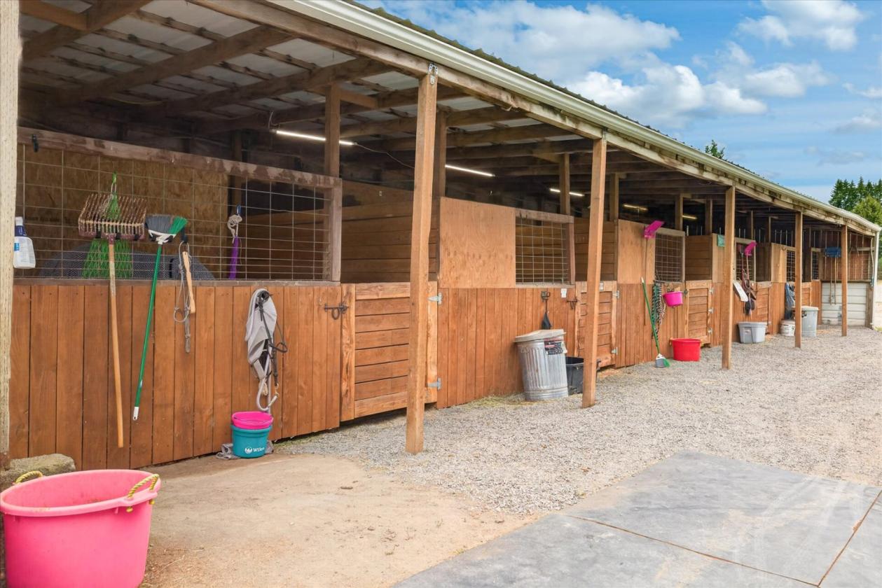35 Stall Barn with Arena on 20 Acres - photo 17