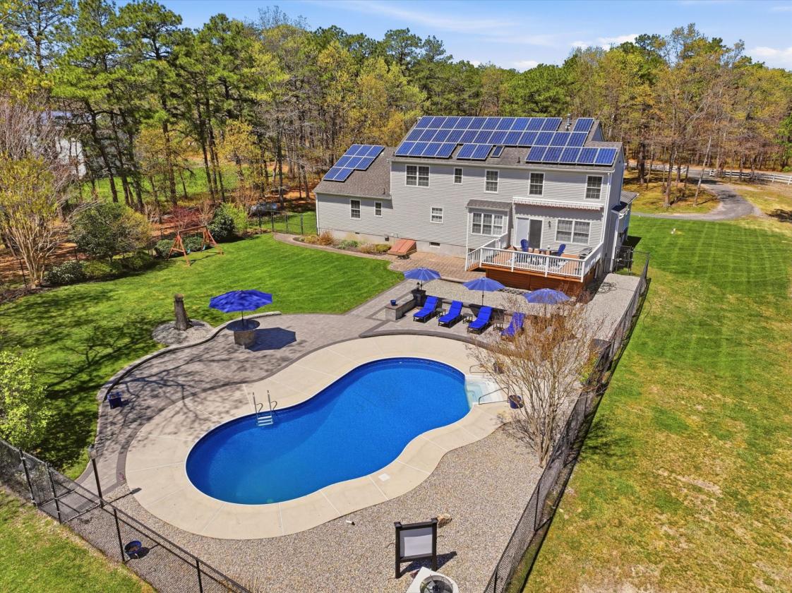 Luxury Farmhouse Residence Equestrian Suitable! - photo 21