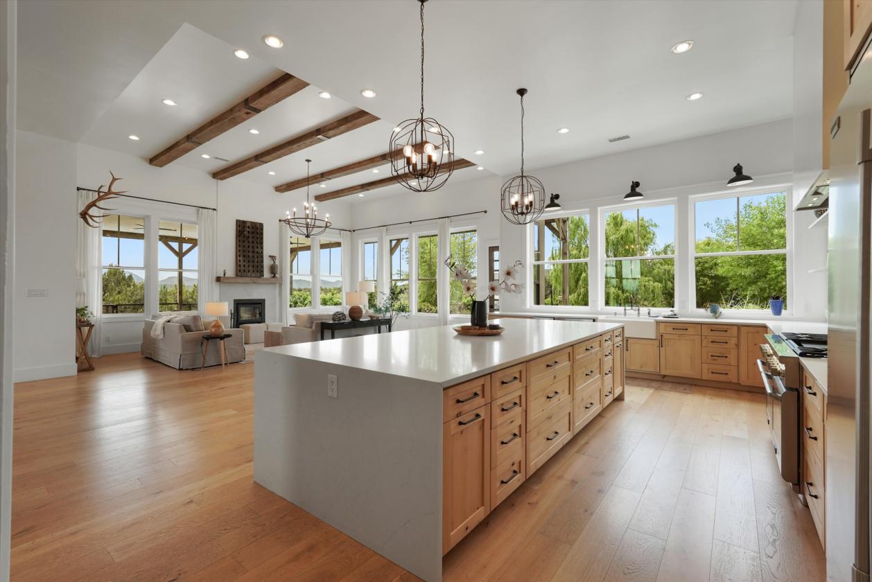 Luxury Mountain Equestrian Estate on 10.49 Acres - photo 15