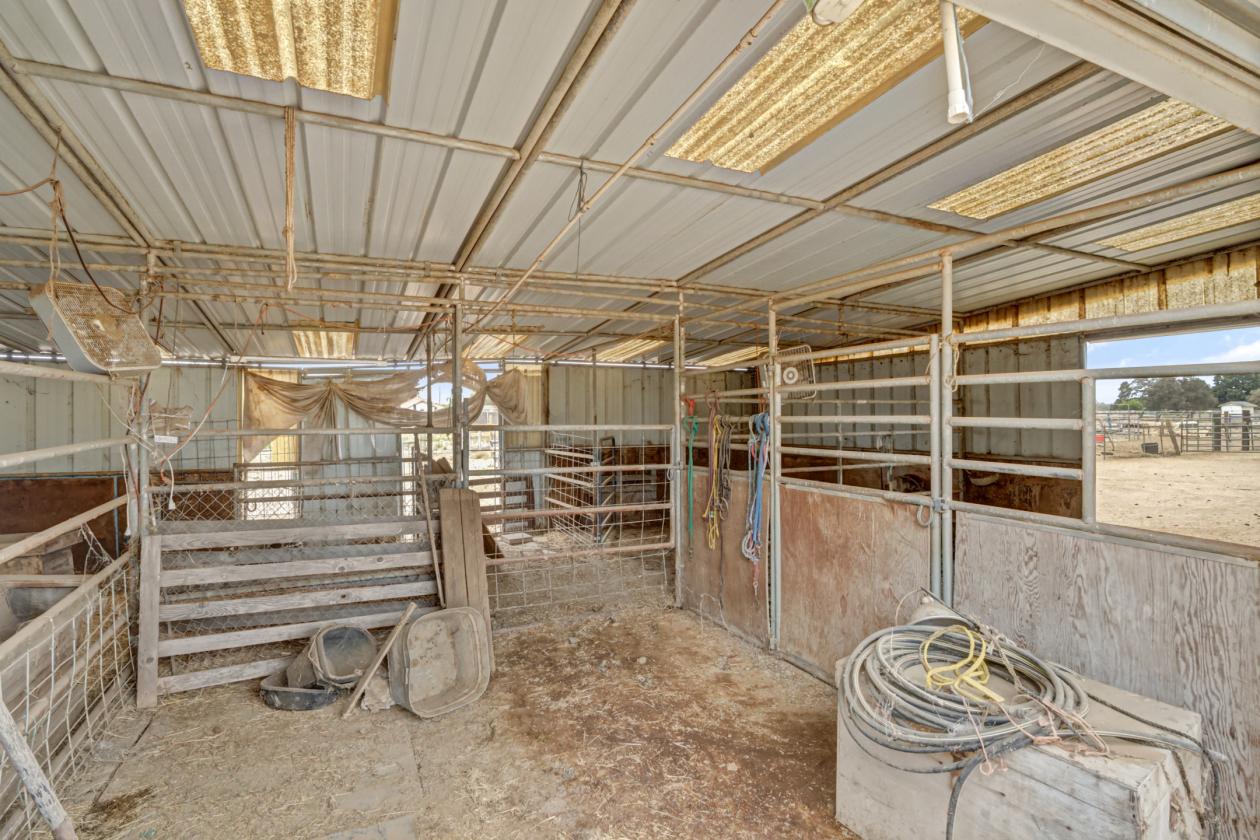 Horse Property with Owned Solar Close to City - photo 21