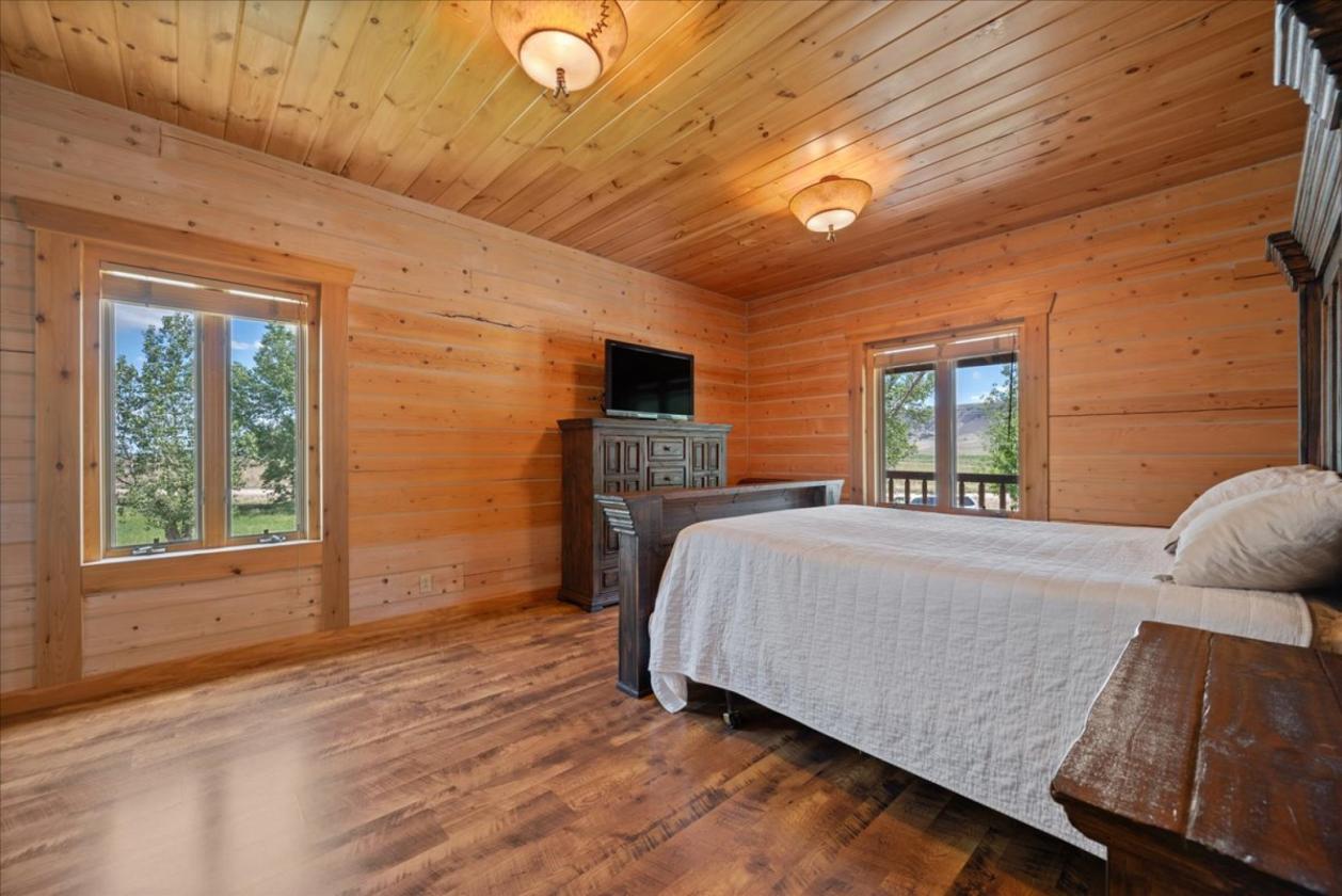 Chimney Rock Pioneer Crossing/Log Home & RV Park - photo 8