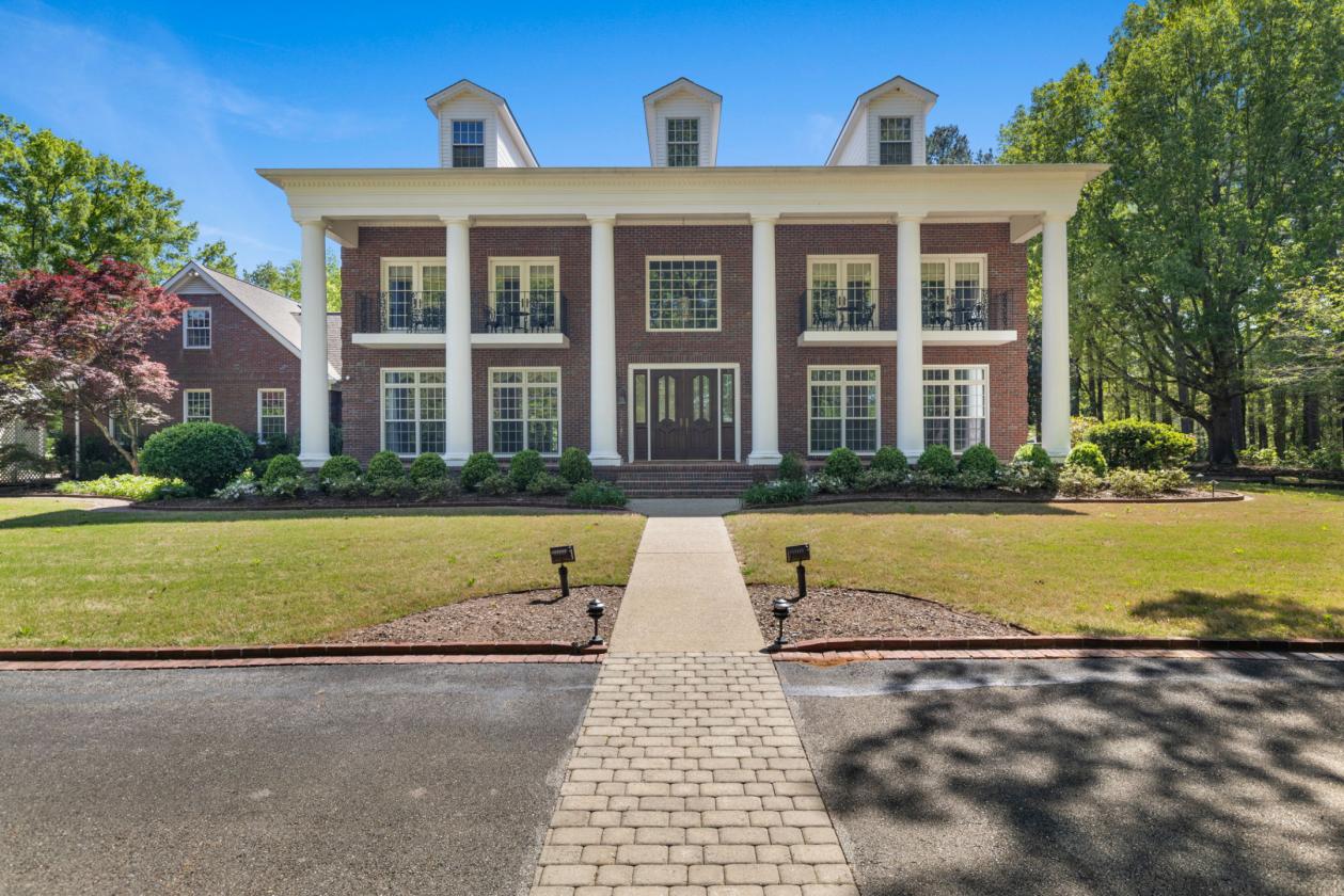Timeless Southern Estate on 102 acres - photo 3