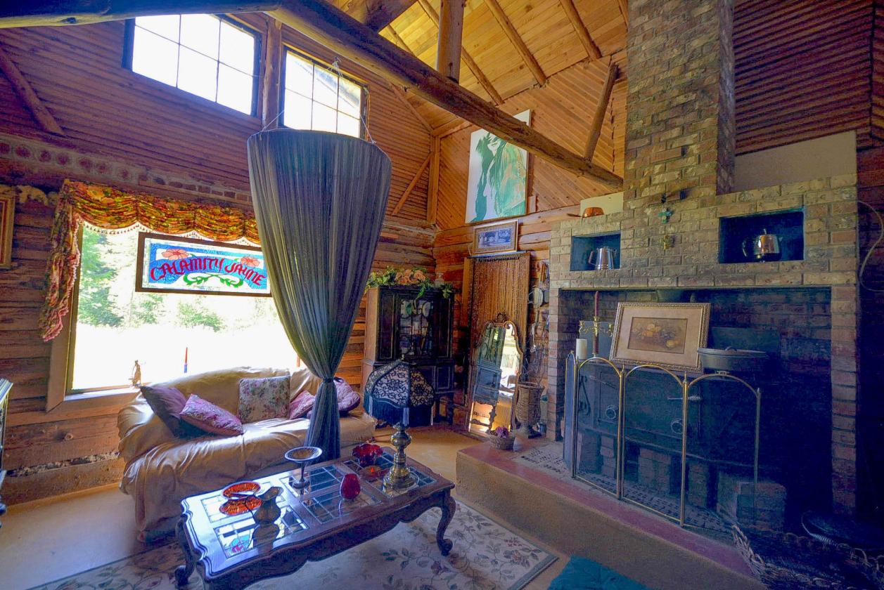 1 CABIN 1 COTTAGE 2 BARNS 4.5 ACRES - photo 20
