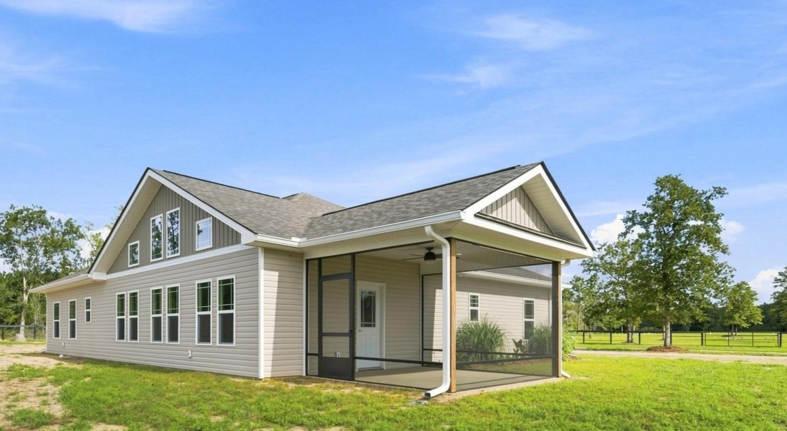 New Move-In Ready Equestrian Home on 8.72 Acres - photo 4