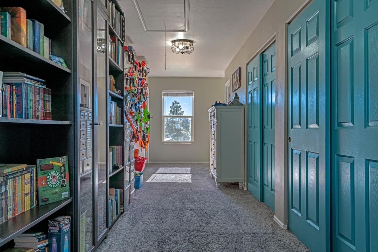 Great Self-Sustained Property with Large home - photo 13