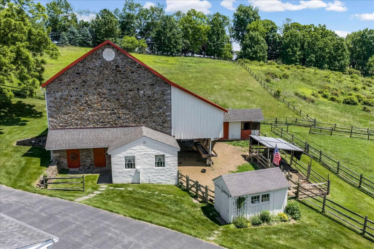Luxury Three Kings Farm with vineyard potental! - photo 3
