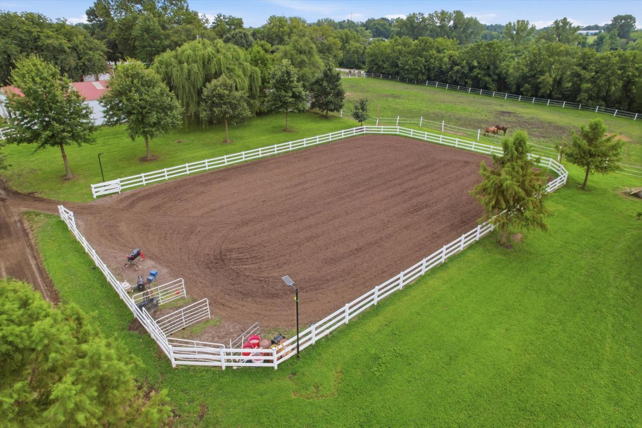 Premier Equestrian Estate on Nearly 20 Acres - photo 3