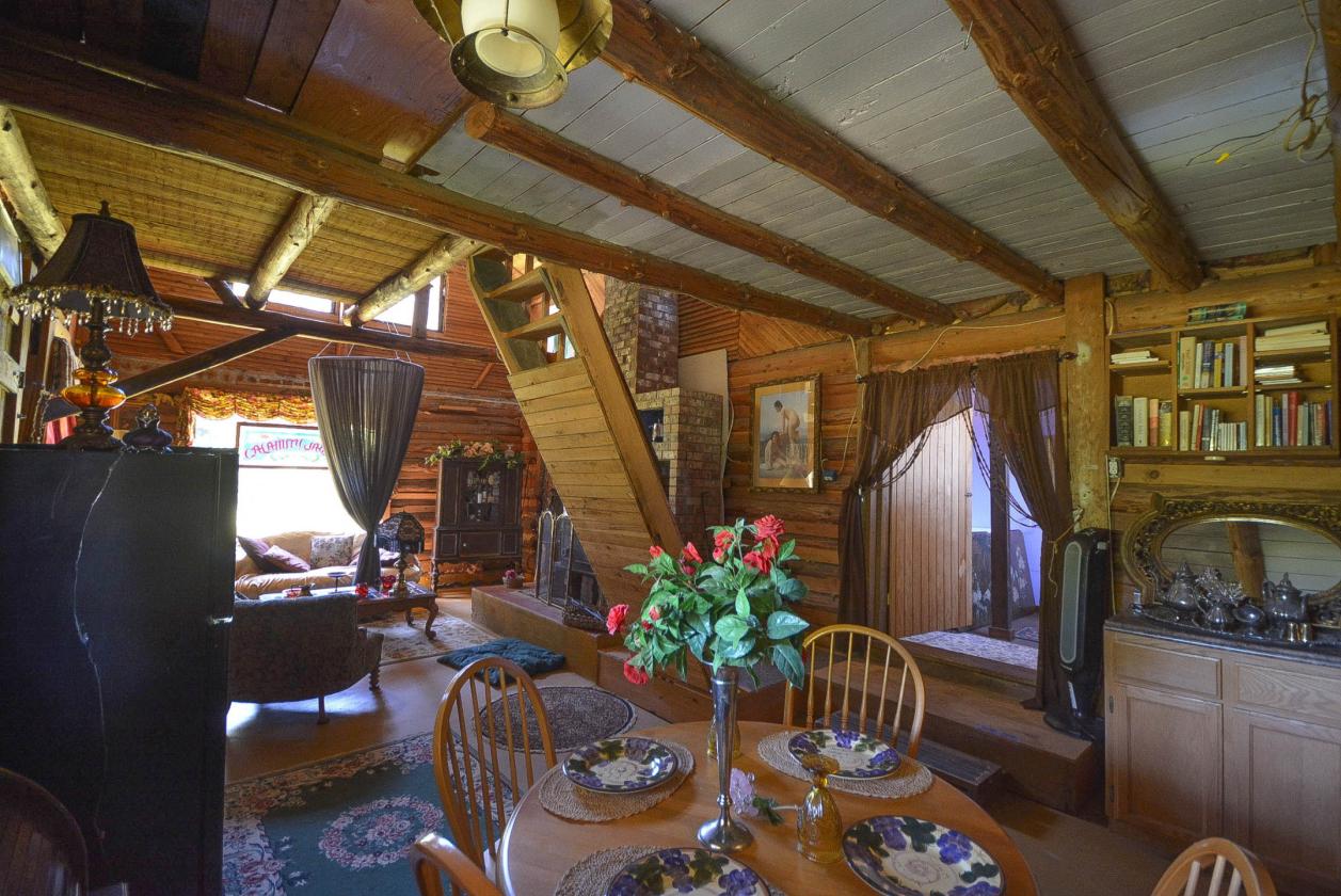 1 CABIN 1 COTTAGE 2 BARNS 4.5 ACRES - photo 21