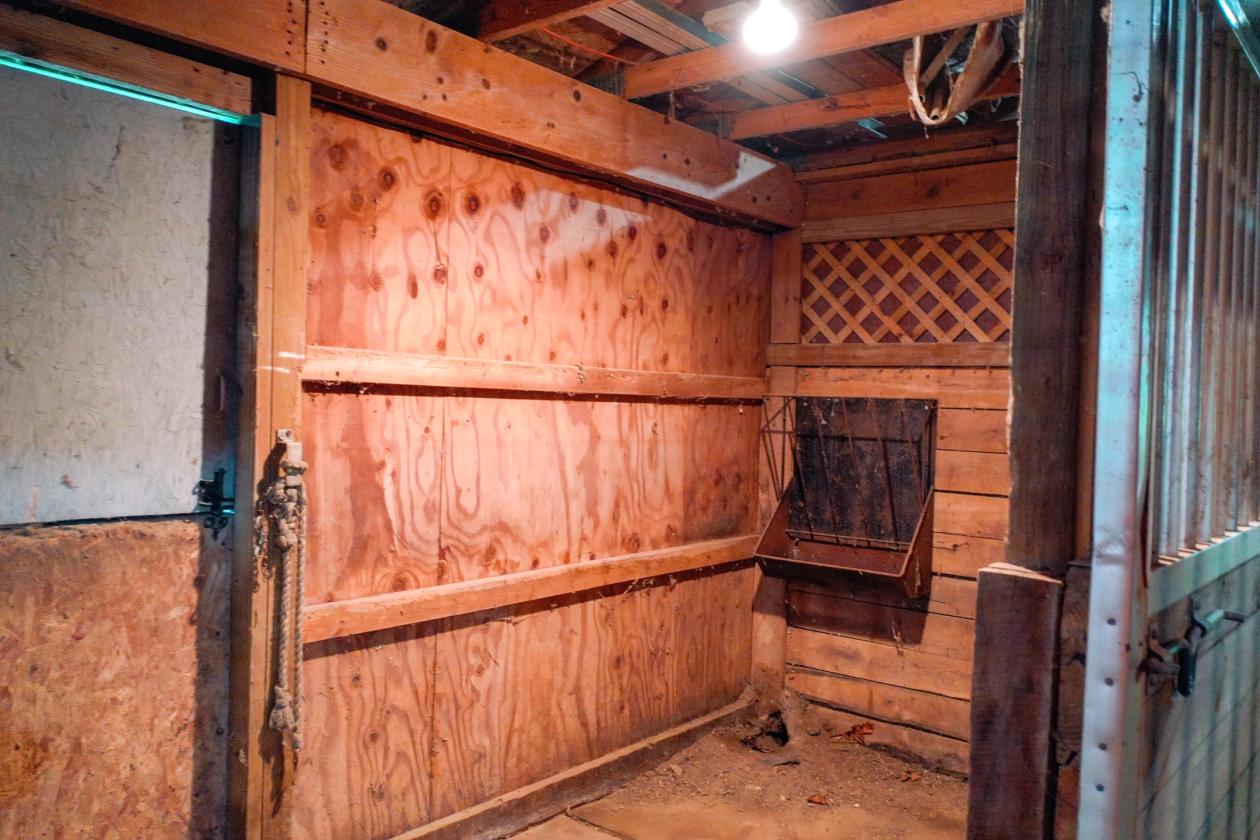 Gorgeous equestrian estate on 34.5 acres - photo 30