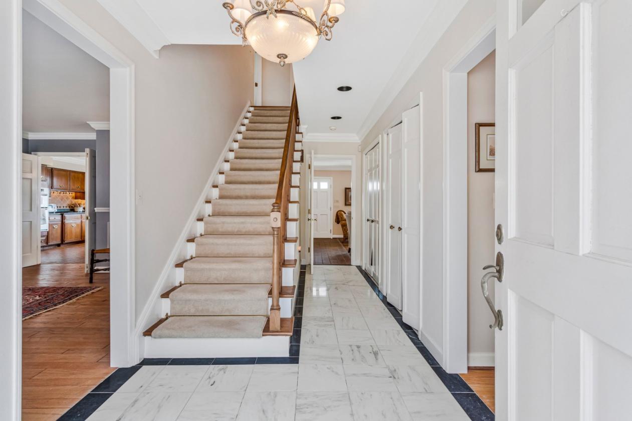 Custom-Crafted Equestrian Estate on 13 Acres - photo 10