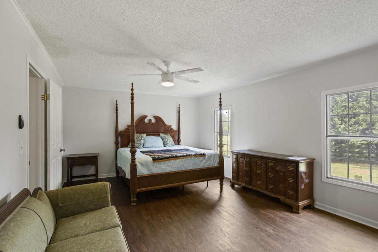 25-acre farm with 10 stalls and riding arena - photo 25