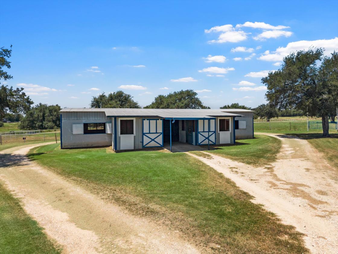 Beautiful 101 Acre Equestrian Facility & Residence - photo 6