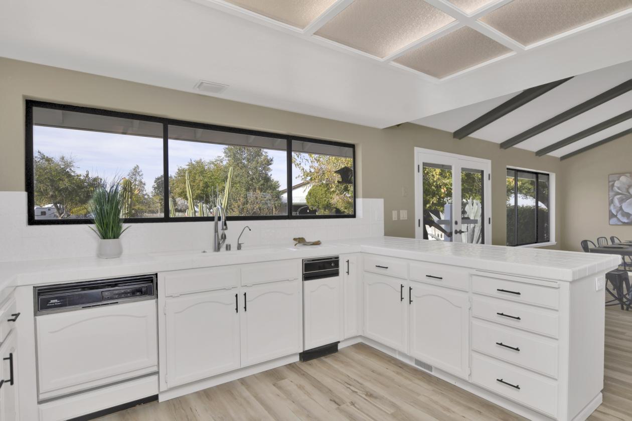 Brentwood 10 Acres with Custom Home, Covered Arena - photo 13