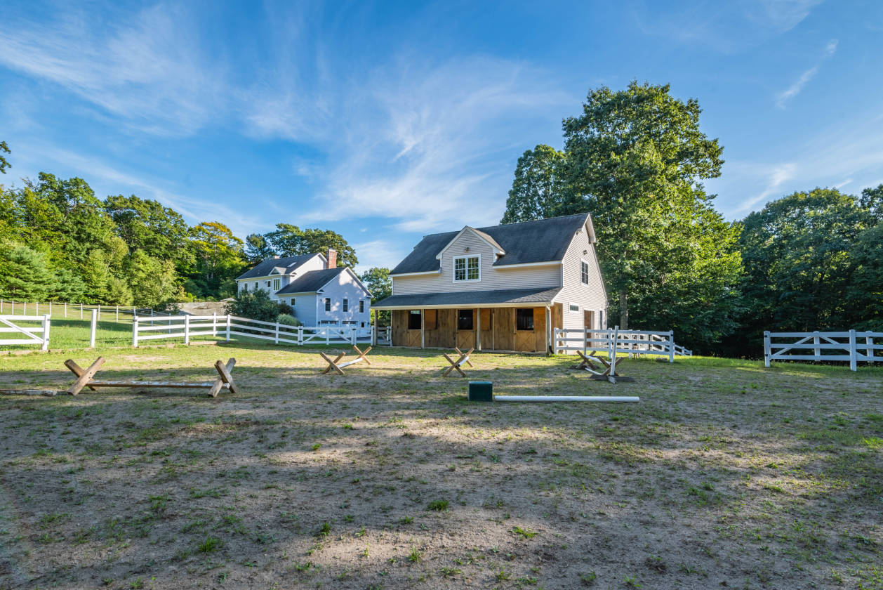 BEAUTIFUL PRIVATE WINDRIDGE FARM ESTATE Harwinton, Litchfield County