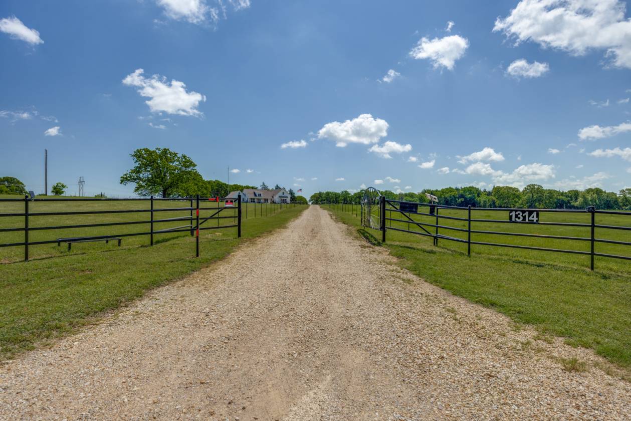 Horse Property for sale.