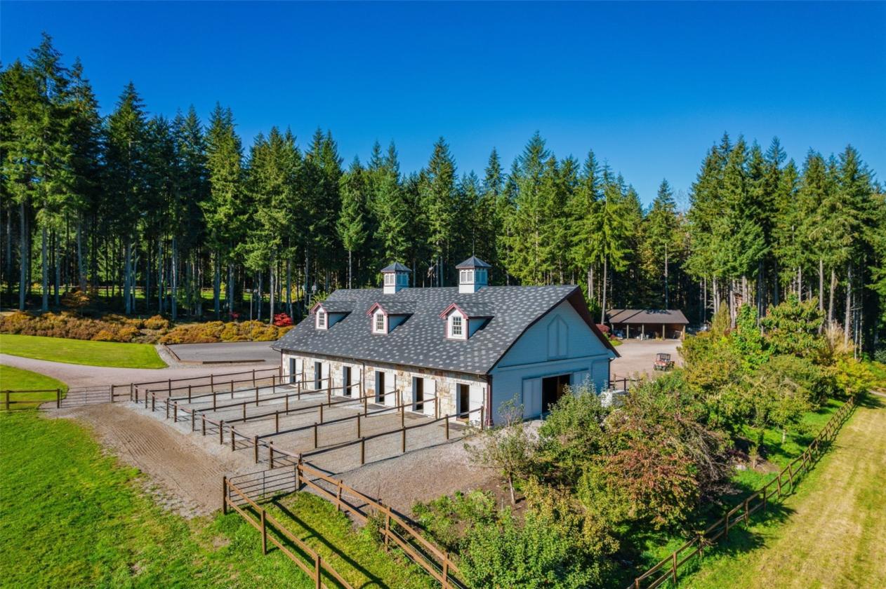 Legacy Equestrian Estate on 27 Acres - photo 3