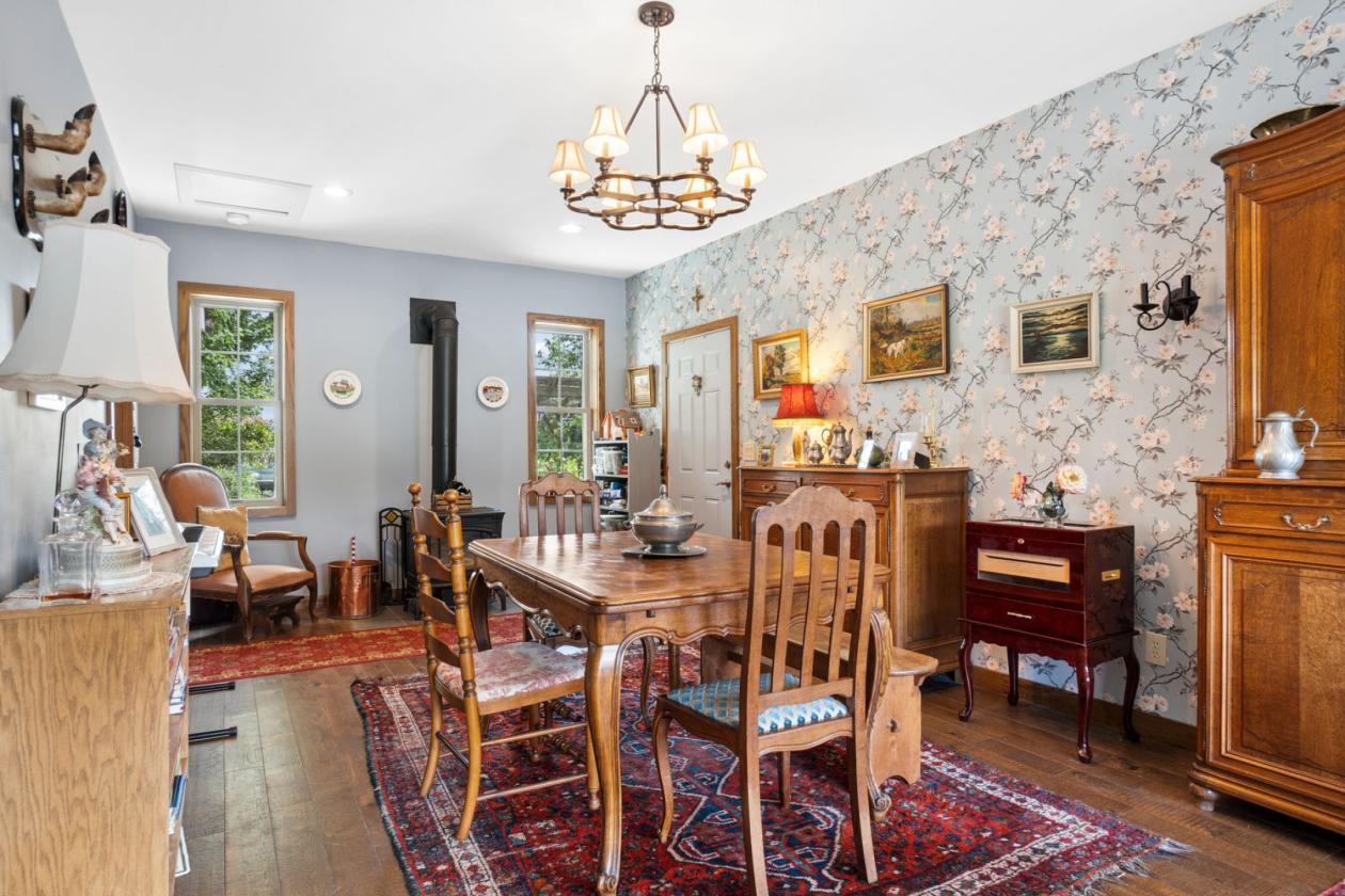 Distinctive Country Estate w 19 stall Horse Barn - photo 15