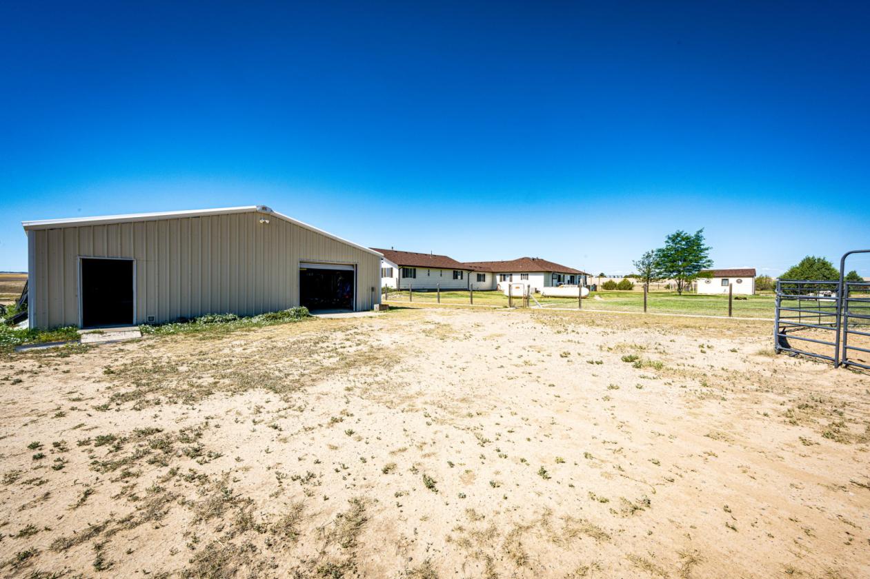 Horse Property & Multi-Generational living! - photo 6
