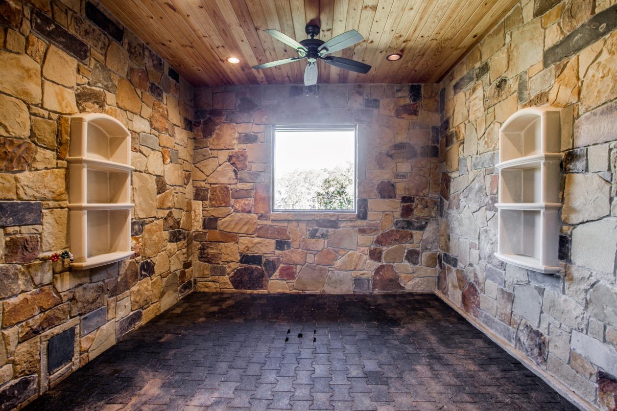 Private Equestrian Estate on 19+ Acres - photo 4