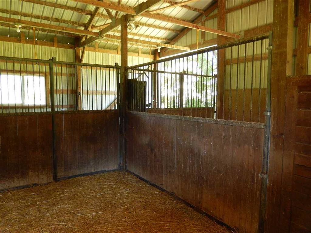 Amazing Log Home on 5 Acres, 2 Horse Stalls &... Rockford, Winnebago County, Illinois