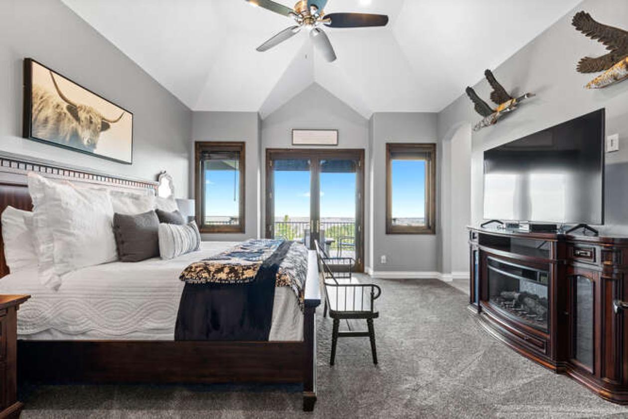 Luxury Horse Property With Amazing Views - photo 18